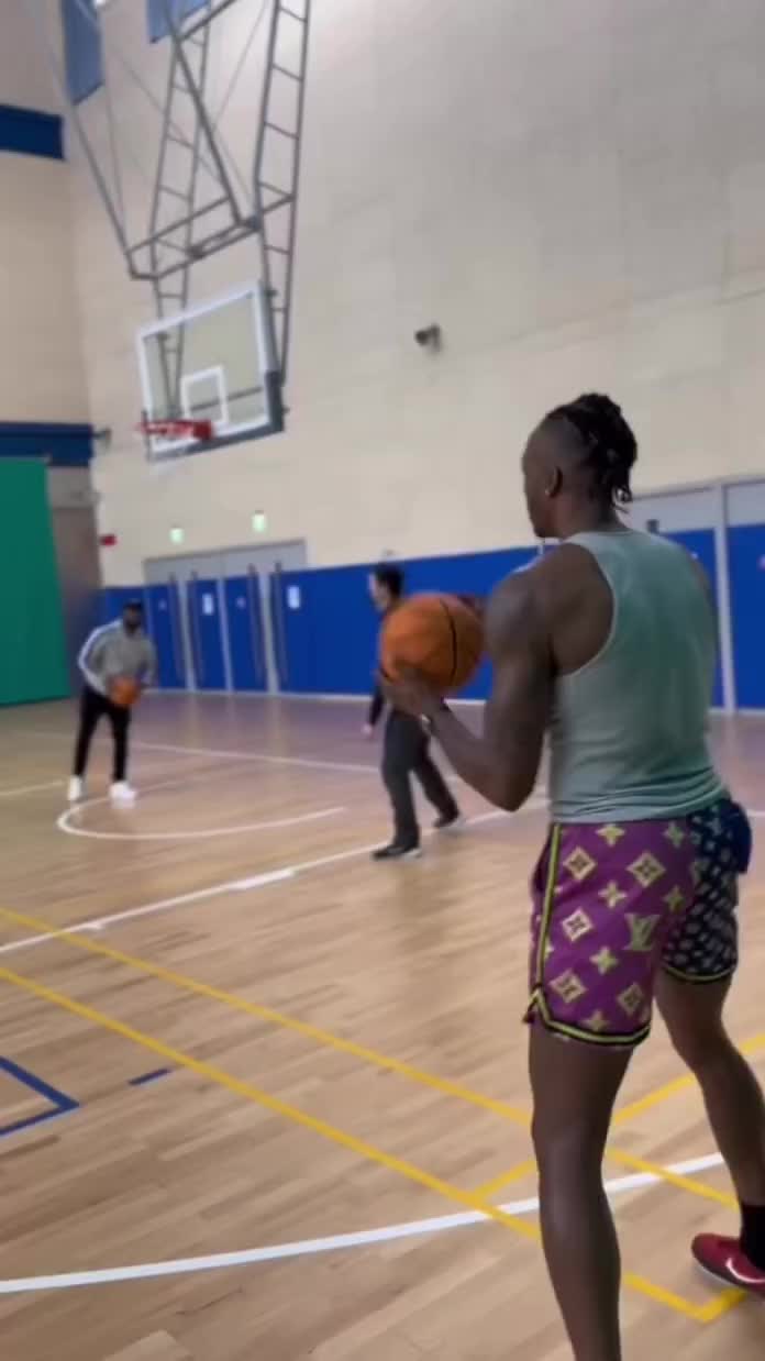 明天要復(fù)出！霍華德ins曬訓(xùn)練視頻：超人就要回歸賽場?。ɑ羧A德的ins賬號）